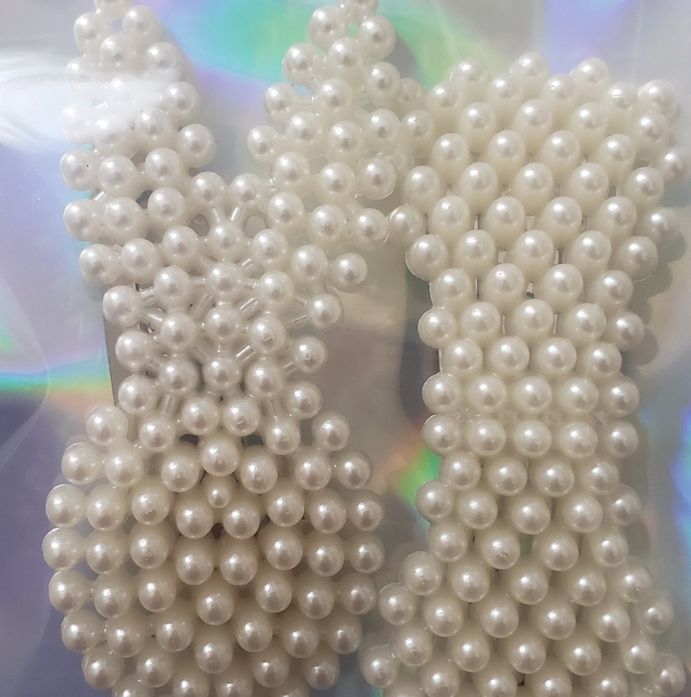 Pearl hair clips